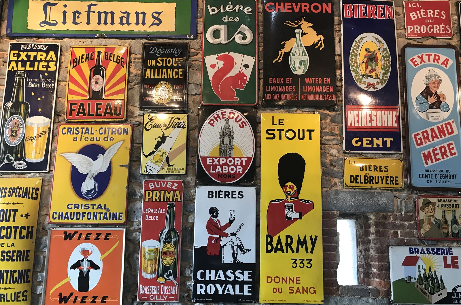 Plaques émaillées anciennes de brasseries belges